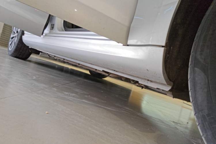 Used Hima AITO M5 2022 Extended-Range Four-Wheel Drive Performance Version Right Side Sill