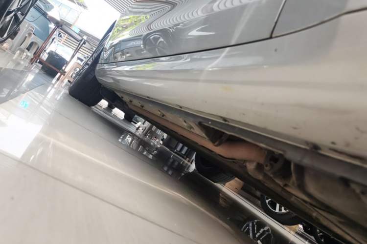 Used Hima AITO M5 2022 Extended-Range Four-Wheel Drive Performance Version Right Side Sill