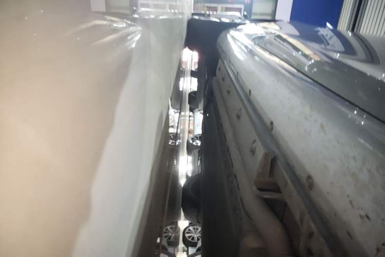 Used Hima AITO M5 2022 Extended-Range Four-Wheel Drive Performance Version Right Side Sill