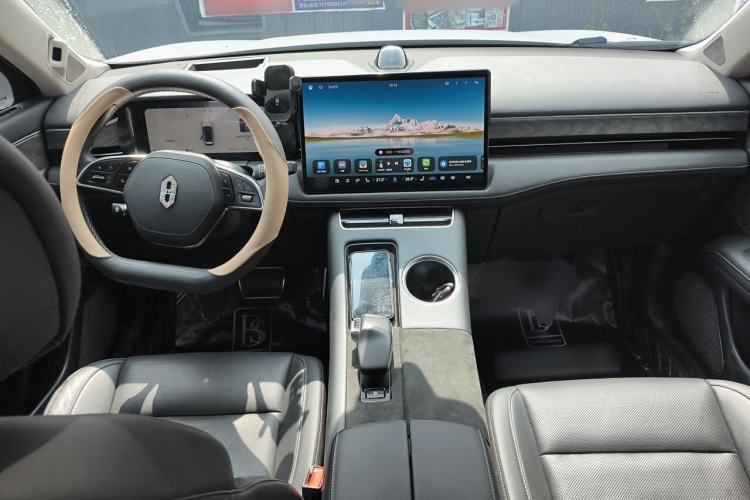 Used Hima AITO M5 2022 Extended-Range Four-Wheel Drive Ultimate Edition Center Console