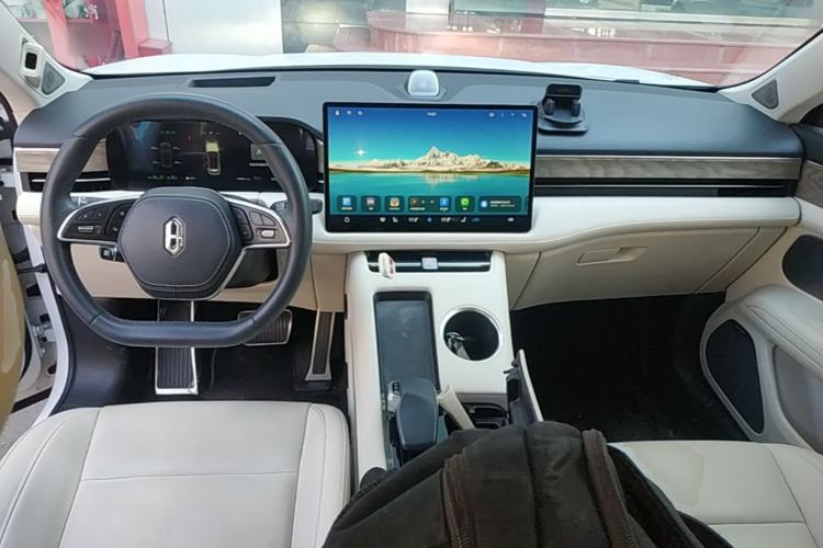 Used Hima AITO M5 2022 Extended-Range Four-Wheel Drive Performance Version Center Console