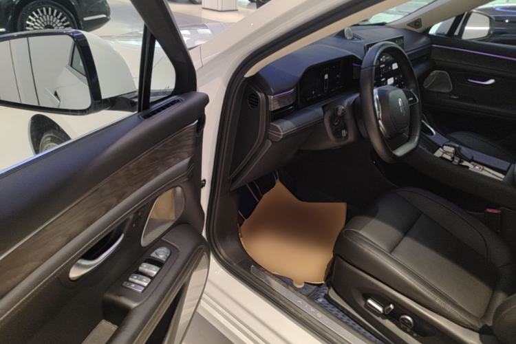 Used Hima AITO M5 2022 Extended-Range Four-Wheel Drive Performance Version Driver Seat