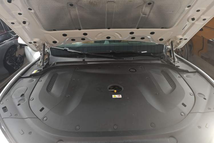 Used Hima AITO M5 2022 Extended-Range Four-Wheel Drive Performance Version Engine Bay