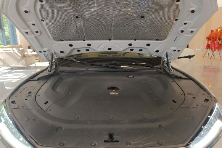Used Hima AITO M5 2022 Extended-Range Four-Wheel Drive Ultimate Edition Engine Bay
