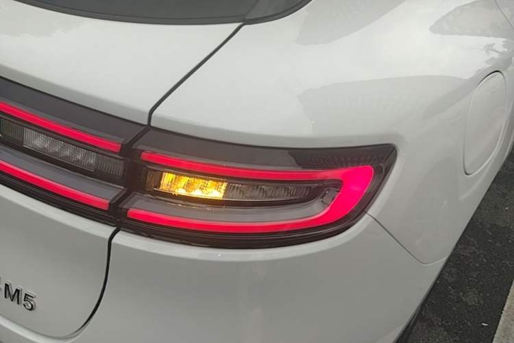 Used Hima AITO M5 2022 Range-Extended Rear-Drive Standard Version Exterior 3