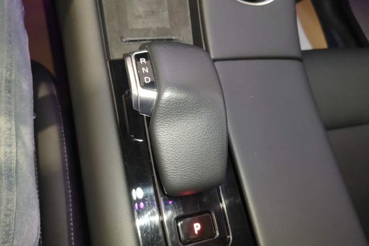 Used Hima AITO M5 2022 Extended-Range Four-Wheel Drive Performance Version Gear Lever