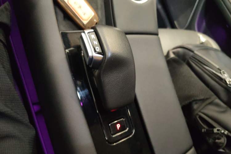 Used Hima AITO M5 2022 Extended-Range Four-Wheel Drive Performance Version Gear Lever