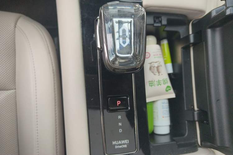 Used Hima AITO M5 2022 Extended-Range Four-Wheel Drive Ultimate Edition Gear Lever