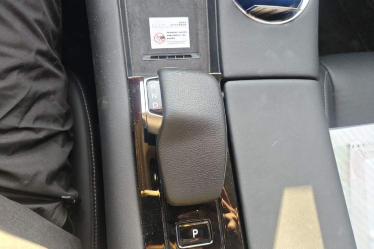 Used Hima AITO M5 2022 Extended-Range Four-Wheel Drive Ultimate Edition Gear Lever
