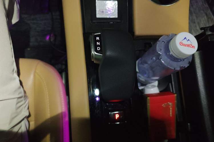 Used Hima AITO M5 2022 Extended-Range Four-Wheel Drive Ultimate Edition Gear Lever