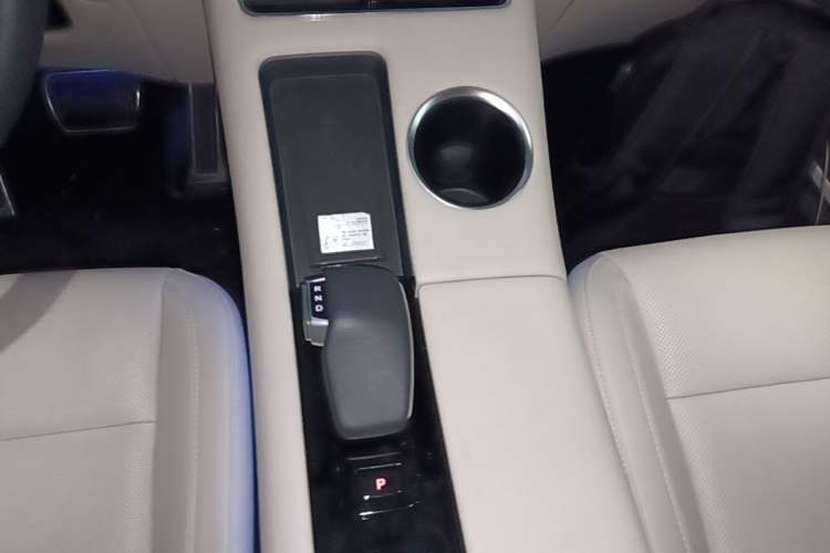 Used Hima AITO M5 2022 Extended-Range Four-Wheel Drive Ultimate Edition Gear Lever