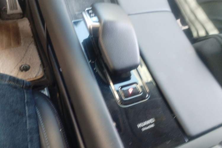 Used Hima AITO M5 2022 Extended-Range Four-Wheel Drive Performance Version Gear Lever