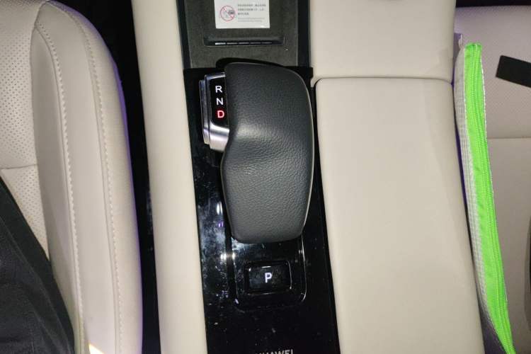 Used Hima AITO M5 2022 Range-Extended Rear-Drive Standard Version Gear Lever
