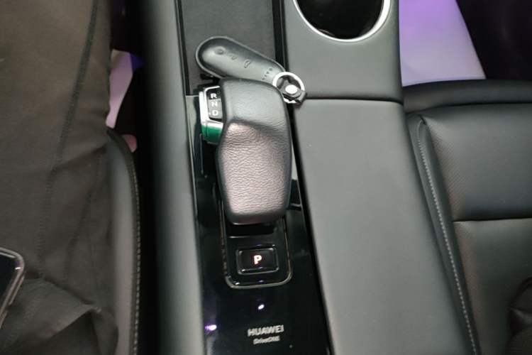 Used Hima AITO M5 2022 Extended-Range Four-Wheel Drive Performance Version Gear Lever