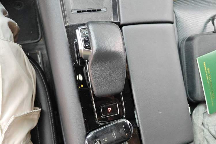 Used Hima AITO M5 2022 Extended-Range Four-Wheel Drive Performance Version Gear Lever