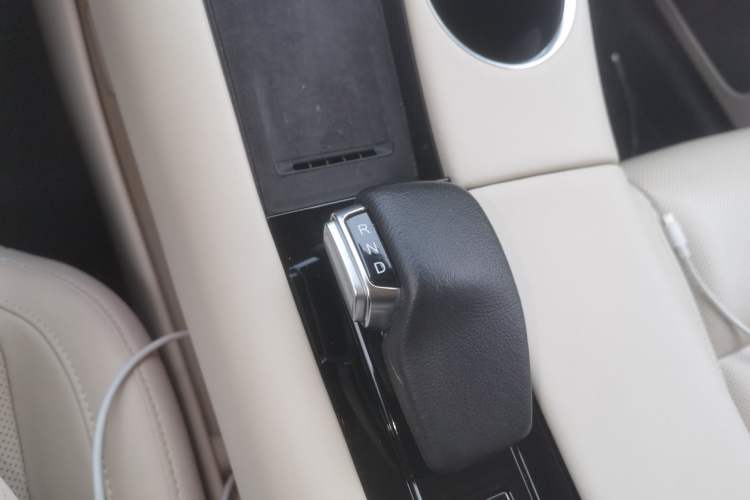 Used Hima AITO M5 2022 Extended-Range Four-Wheel Drive Ultimate Edition Gear Lever