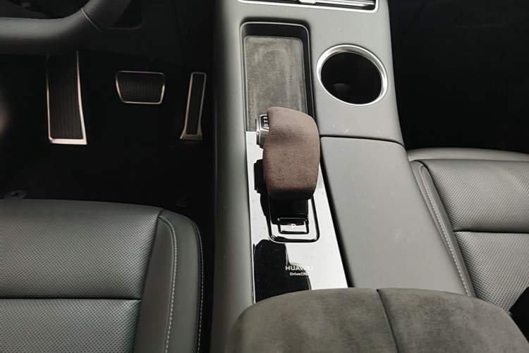 Used Hima AITO M5 2022 Extended-Range Four-Wheel Drive Flagship Edition Gear Lever