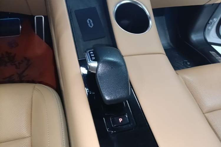Used Hima AITO M5 2022 Extended-Range Four-Wheel Drive Performance Version Gear Lever