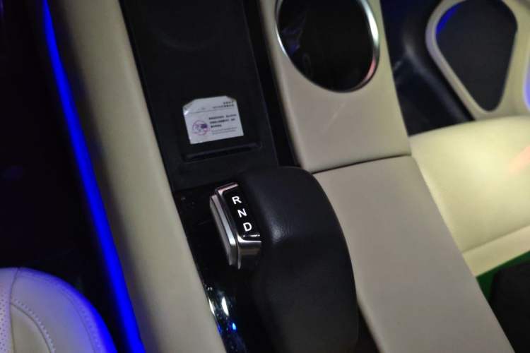 Used Hima AITO M5 2022 Range-Extended Rear-Drive Standard Version Gear Lever
