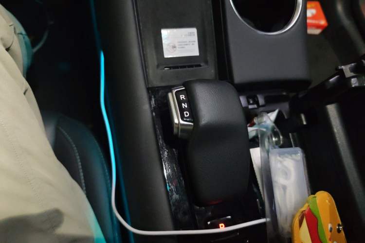 Used Hima AITO M5 2022 Extended-Range Four-Wheel Drive Performance Version Gear Lever