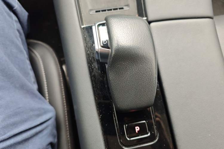 Used Hima AITO M5 2022 Extended-Range Four-Wheel Drive Performance Version Gear Lever