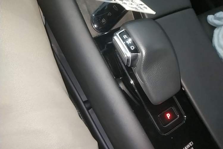 Used Hima AITO M5 2022 Range-Extended Rear-Drive Standard Version Gear Lever