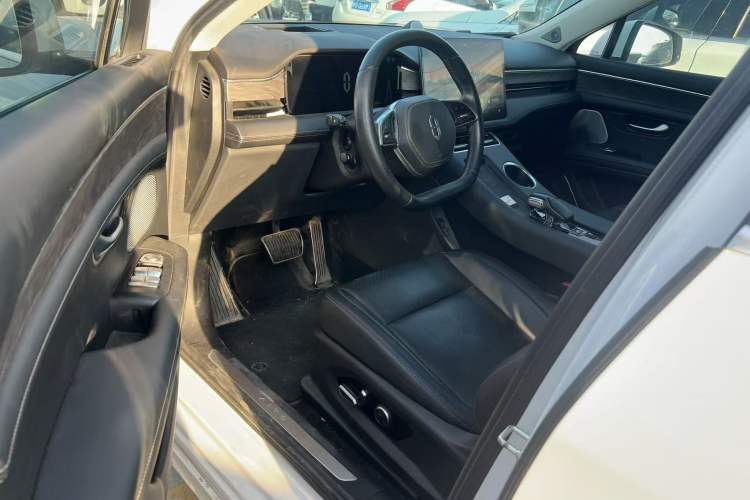 Used Hima AITO M5 2022 Extended-Range Four-Wheel Drive Performance Version Interior 3