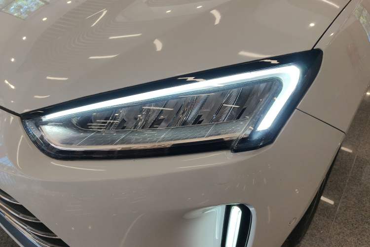 Used Hima AITO M5 2022 Extended-Range Four-Wheel Drive Ultimate Edition Left Front Headlight