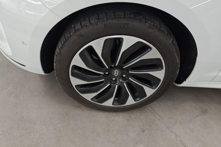 Used Hima AITO M5 2022 Extended-Range Four-Wheel Drive Flagship Edition Left Front Wheel Hub