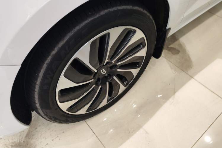Used Hima AITO M5 2022 Extended-Range Four-Wheel Drive Performance Version Left Front Wheel Hub