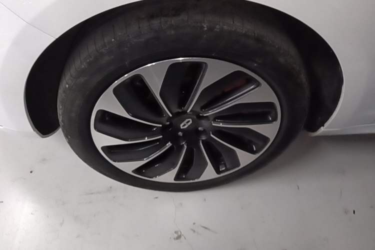 Used Hima AITO M5 2022 Extended-Range Four-Wheel Drive Ultimate Edition Left Front Wheel Hub
