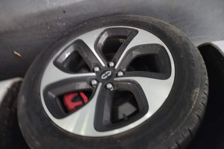 Used Hima AITO M5 2022 Range-Extended Rear-Drive Standard Version Left Front Wheel Hub
