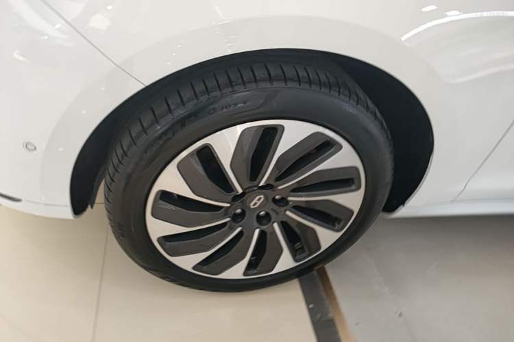 Used Hima AITO M5 2022 Extended-Range Four-Wheel Drive Performance Version Left Front Wheel Hub