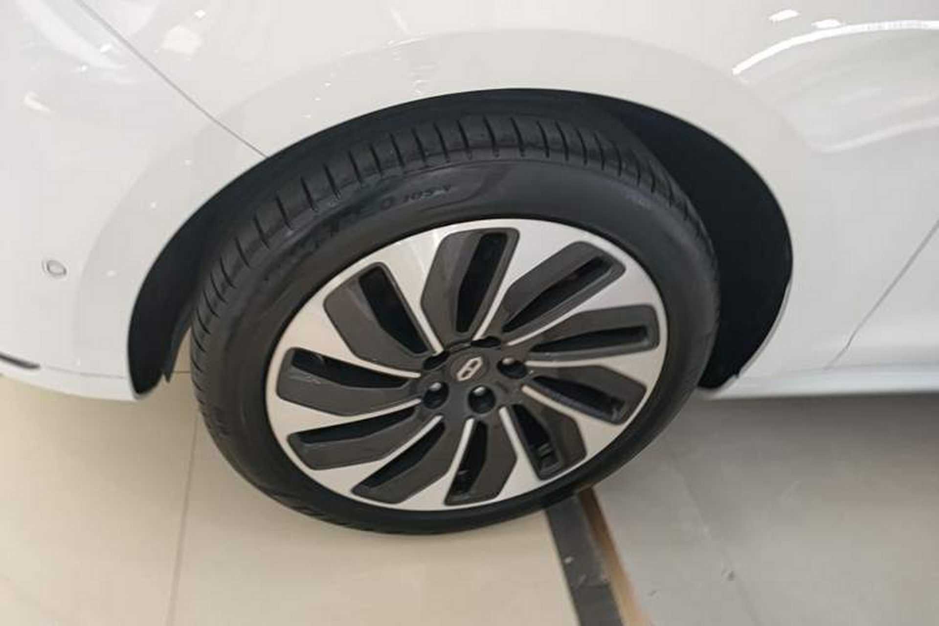 Used Hima AITO M5 2022 Extended-Range Four-Wheel Drive Performance Version Left Front Wheel Hub