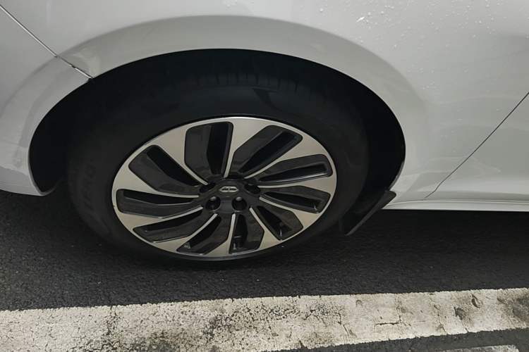 Used Hima AITO M5 2022 Extended-Range Four-Wheel Drive Flagship Edition Left Front Wheel Hub