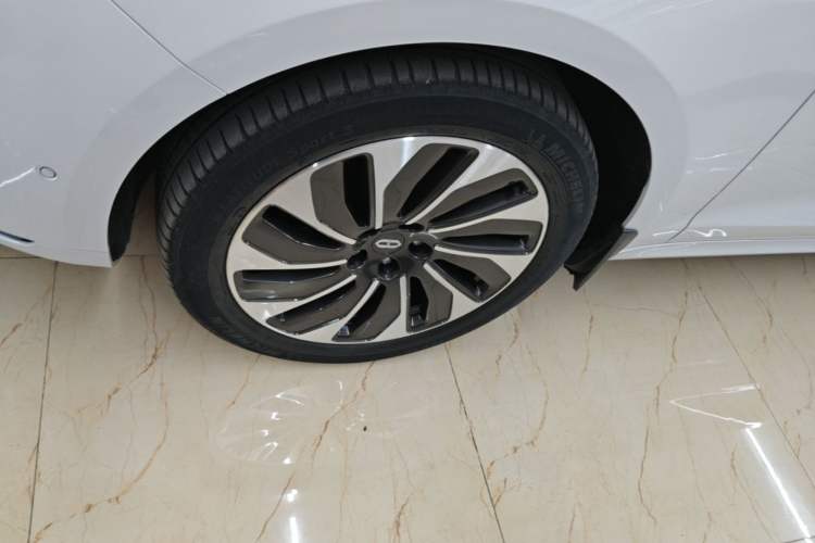 Used Hima AITO M5 2022 Extended-Range Four-Wheel Drive Flagship Edition Left Front Wheel Hub