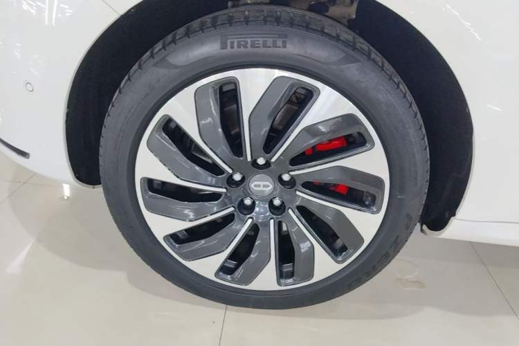 Used Hima AITO M5 2022 Extended-Range Four-Wheel Drive Ultimate Edition Left Front Wheel Hub