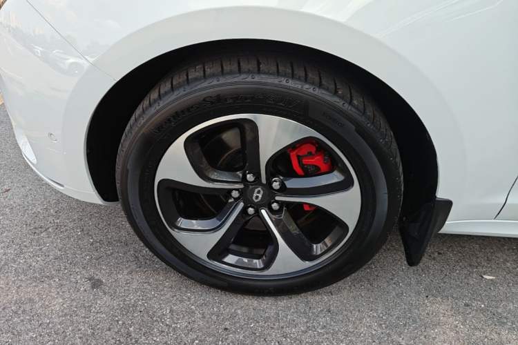 Used Hima AITO M5 2022 Extended-Range Four-Wheel Drive Performance Version Left Front Wheel Hub