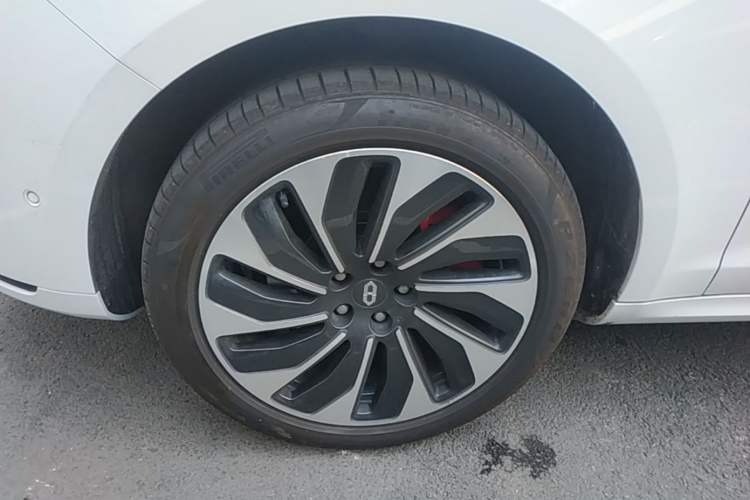 Used Hima AITO M5 2022 Extended-Range Four-Wheel Drive Performance Version Left Front Wheel Hub