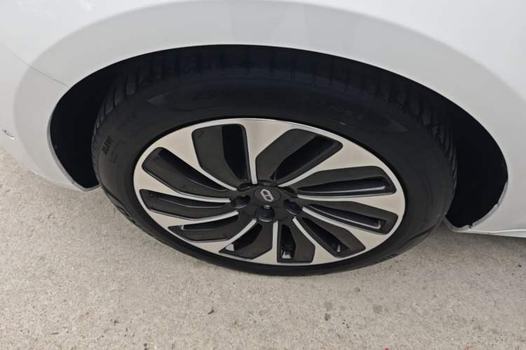 Used Hima AITO M5 2022 Extended-Range Four-Wheel Drive Performance Version Left Front Wheel Hub