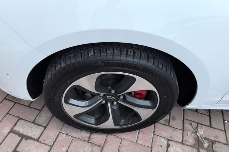 Used Hima AITO M5 2022 Range-Extended Rear-Drive Standard Version Left Front Wheel Hub