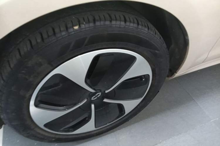 Used Hima AITO M5 2022 Pure Electric Rear-Drive Standard Edition Left Front Wheel Hub