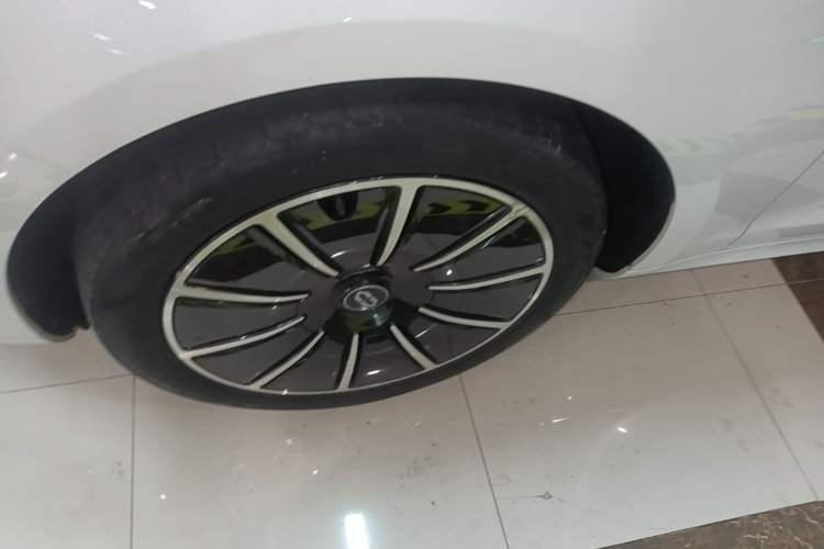 Used Hima AITO M5 2022 Pure Electric All-Wheel-Drive Performance Edition Left Front Wheel Hub
