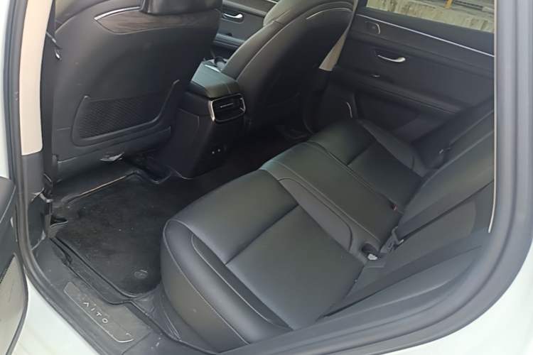Used Hima AITO M5 2022 Range-Extended Rear-Drive Standard Version Left Rear Seat
