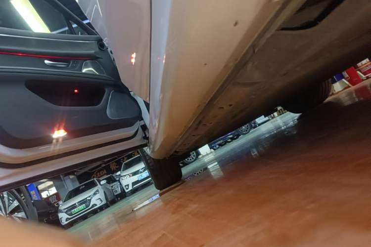 Used Hima AITO M5 2022 Extended-Range Four-Wheel Drive Ultimate Edition Left Side Sill
