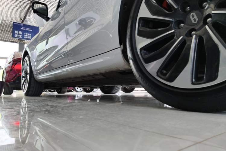 Used Hima AITO M5 2022 Extended-Range Four-Wheel Drive Performance Version Left Side Sill
