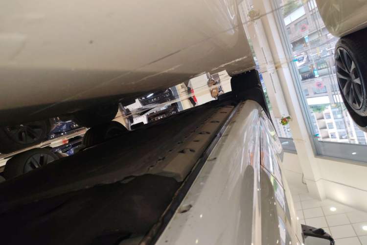 Used Hima AITO M5 2022 Extended-Range Four-Wheel Drive Performance Version Left Side Sill