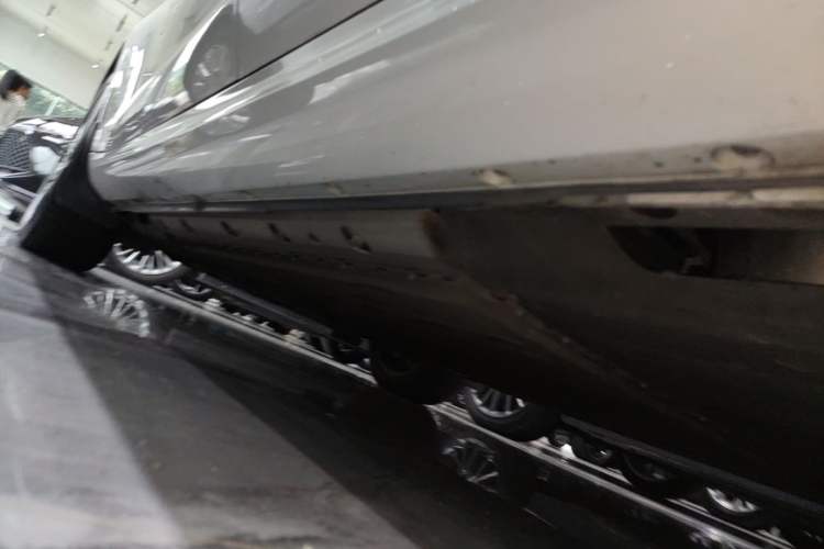 Used Hima AITO M5 2022 Extended-Range Four-Wheel Drive Ultimate Edition Left Side Sill