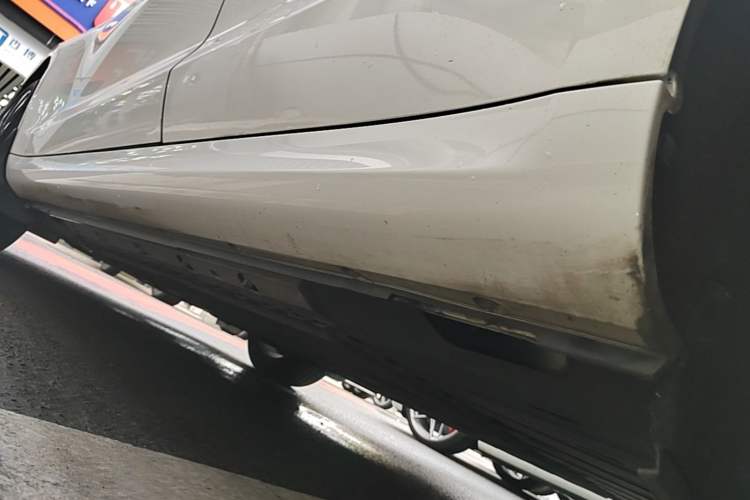 Used Hima AITO M5 2022 Extended-Range Four-Wheel Drive Flagship Edition Left Side Sill