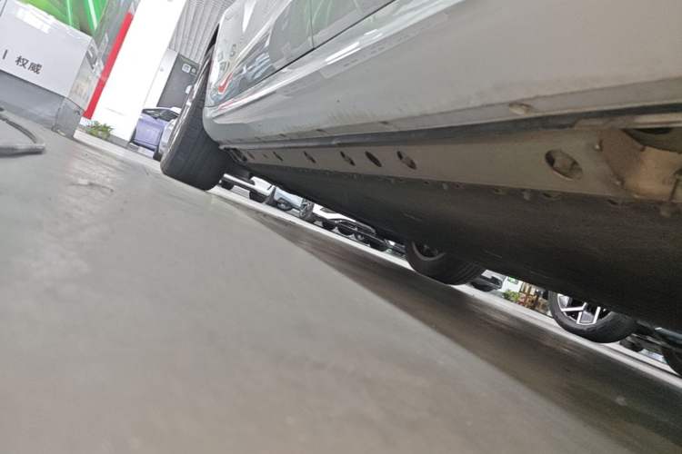 Used Hima AITO M5 2022 Pure Electric Rear-Drive Standard Edition Left Side Sill